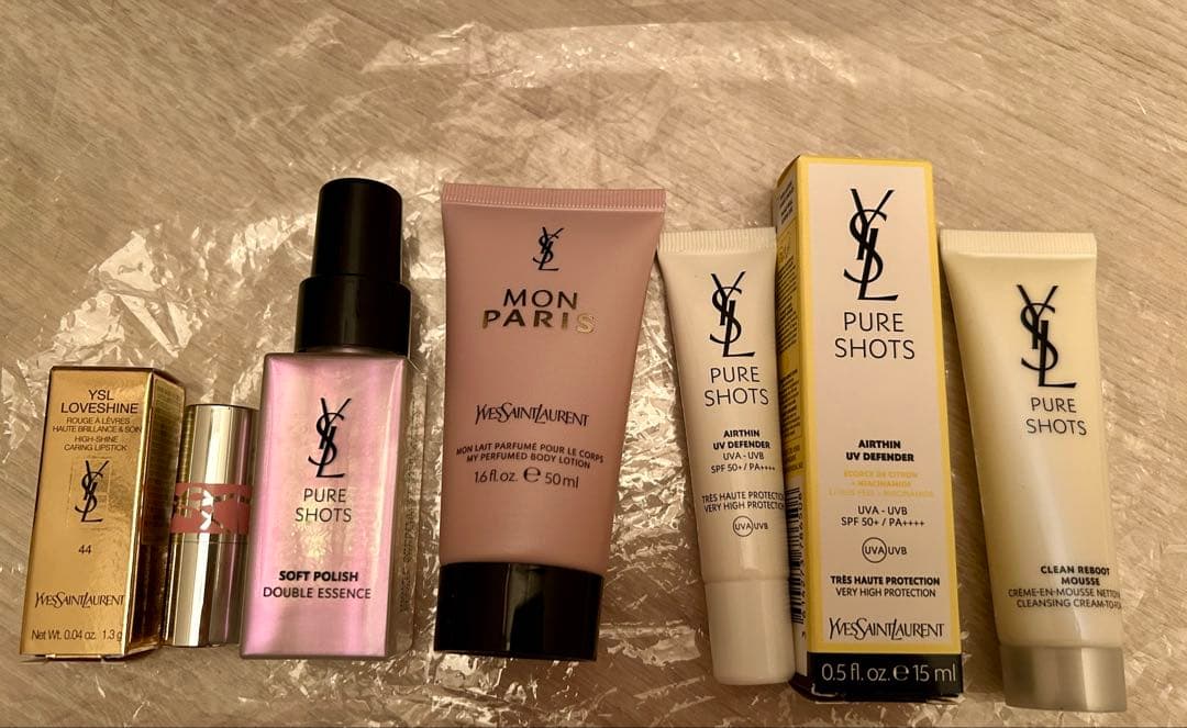 YSL】ポーチ2個・モンパリボディローション・化粧水・UV・洗顔