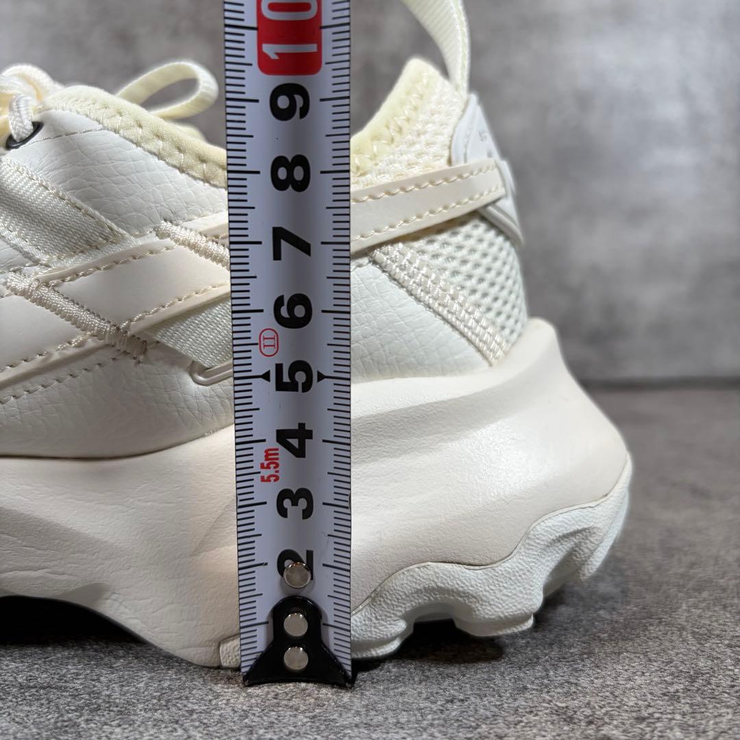 極美品　NIKE ナイキ　TC7900 ウィメンズ　スニーカー　23.5cm