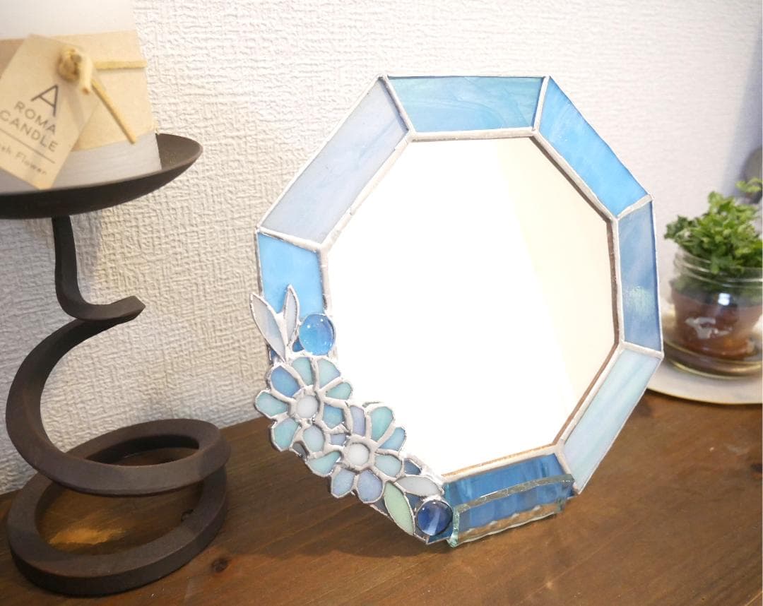 ✴︎:.。淡いブルーの八角形鏡♪ (size20㎝/max21） ステンドグラス