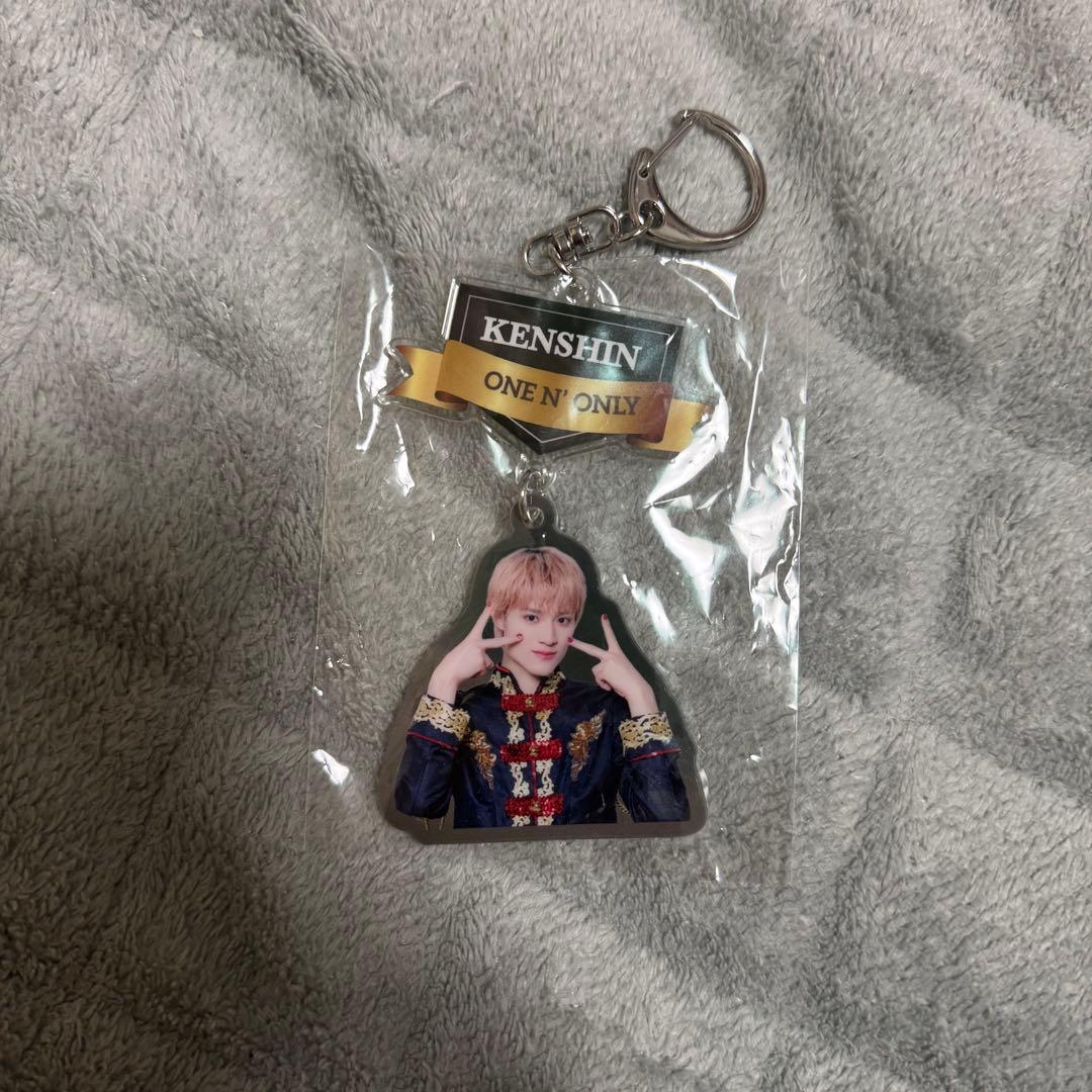 上村謙信 アクリルキーホルダー エビライ - メルカリ