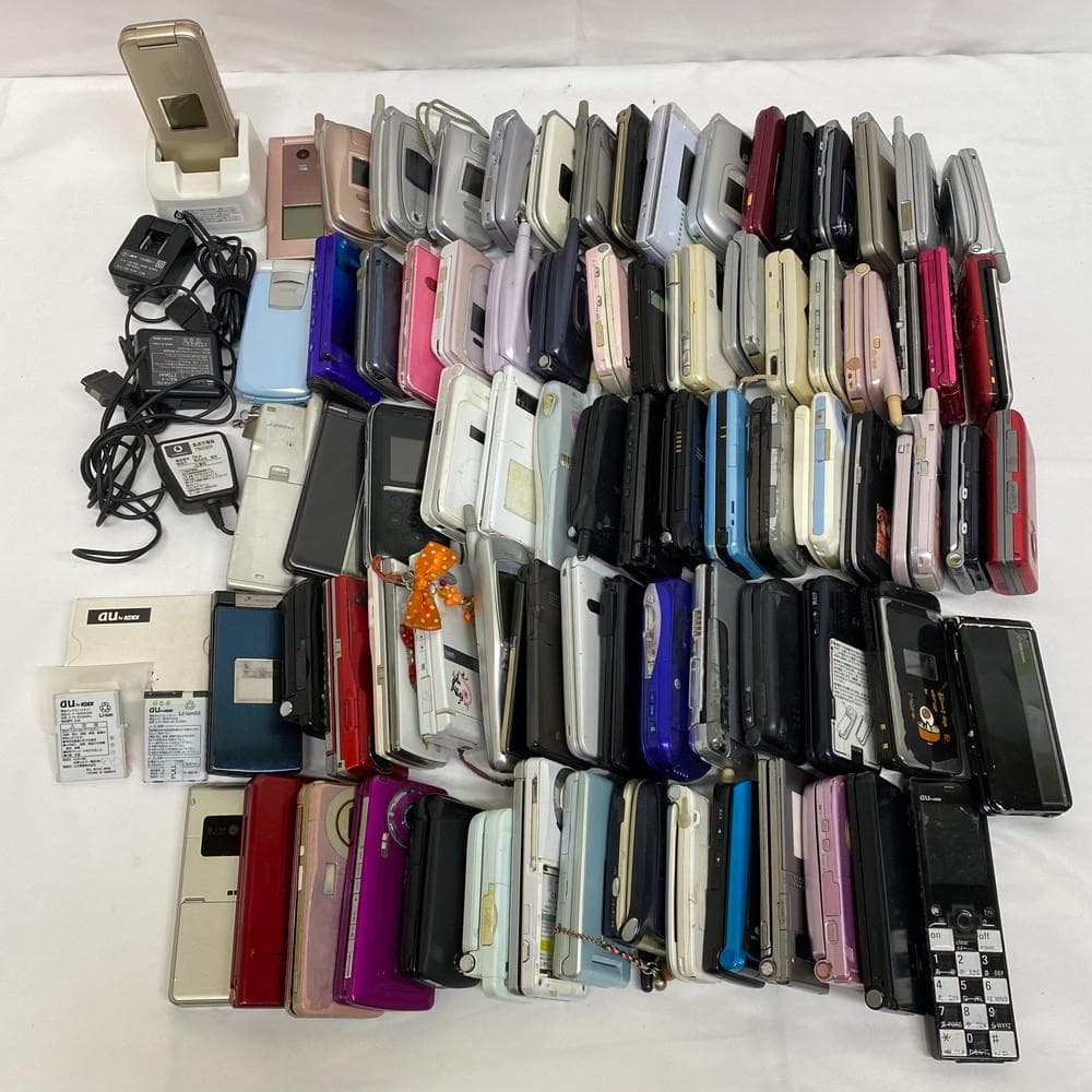 個◆ガラケー 約70台 まとめ ジャンク 携帯 部品取り 約9㎏12003 ガラケー 携帯電話 ケータイ 79台 まとめ ジャンク 現状品 約10kg