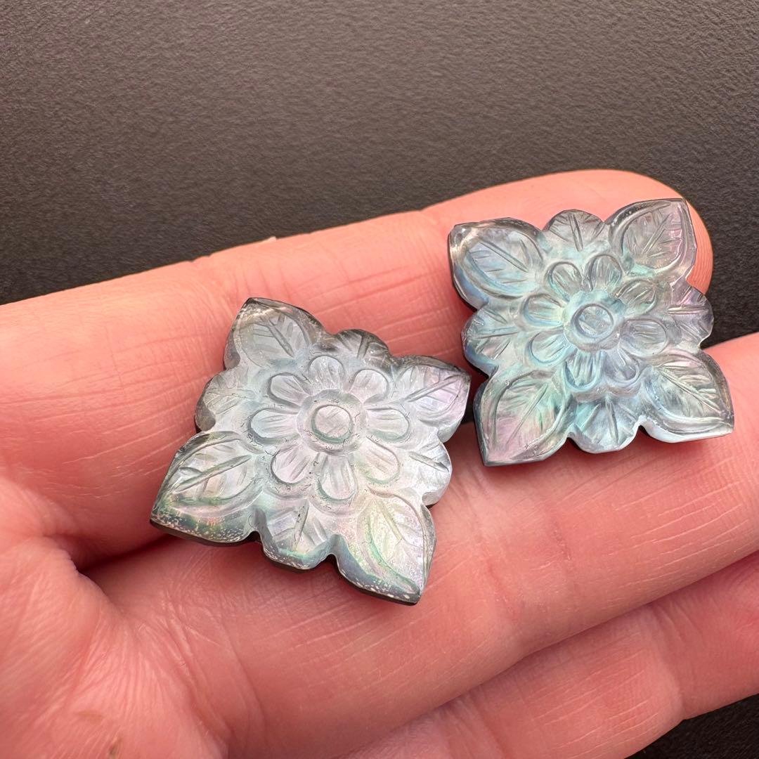 《RiSaO＊様》ブラックオニキス&MOPフラワーカービング＊チャーム