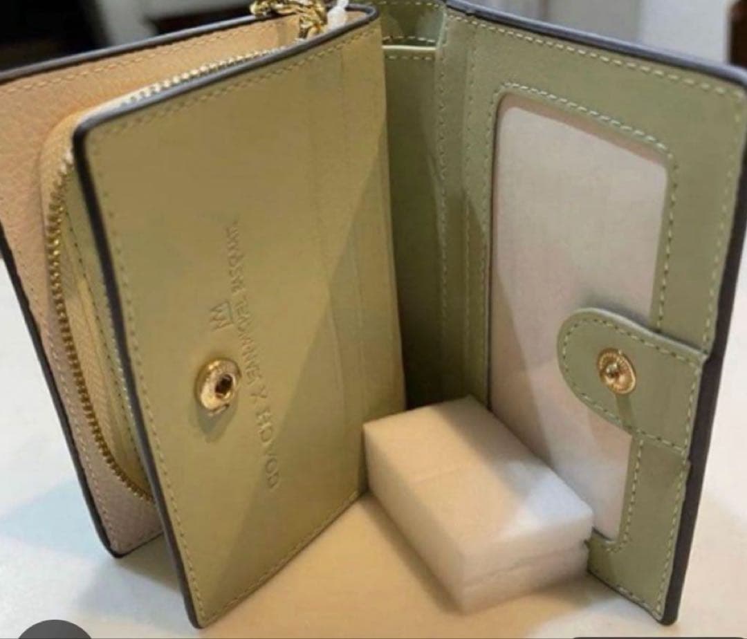 新品未使用COACHパスキアコラボホワイト白二つ折り財布スナップ