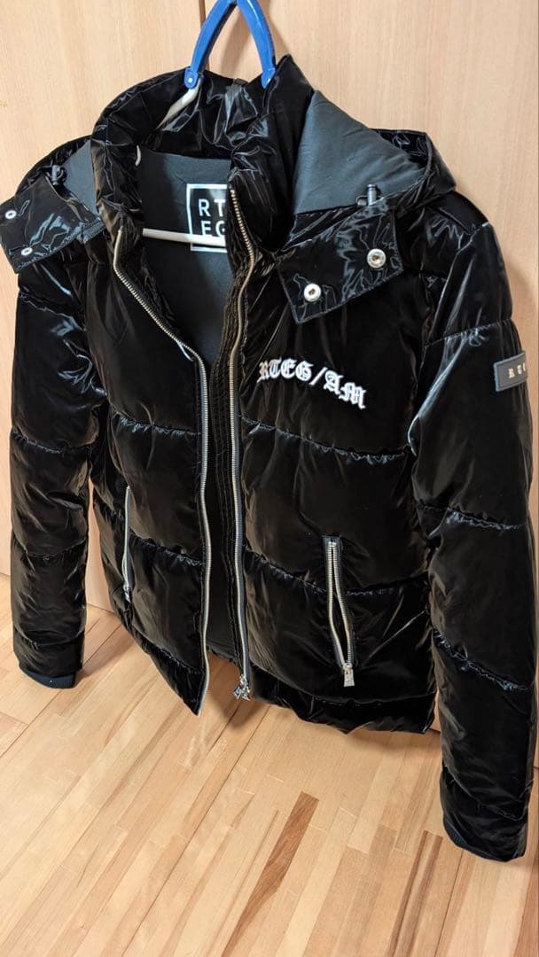 アダムスジャグラーブラックダウンジャケット完売品 フード付き - メルカリ