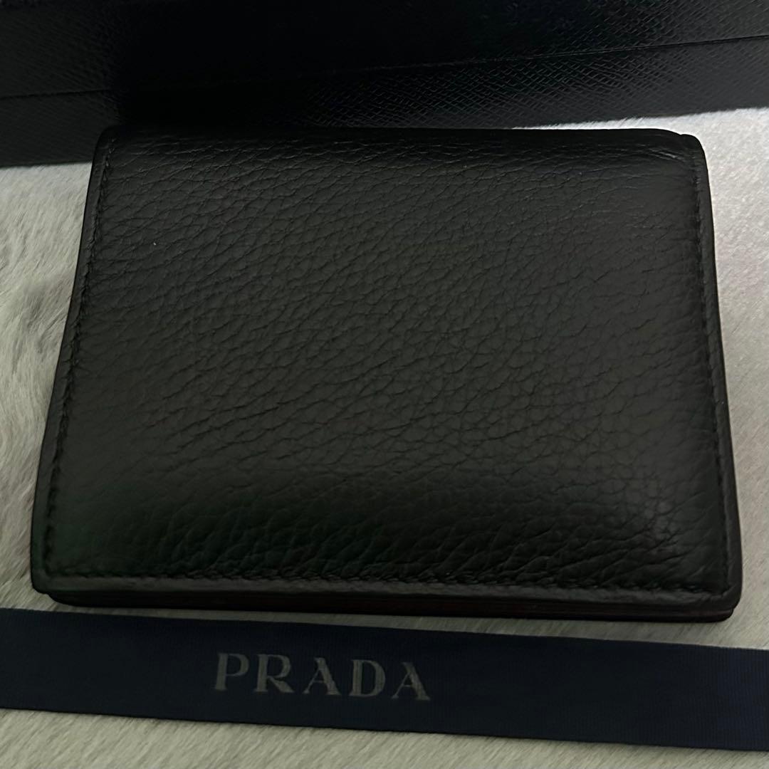 PRADA プラダ 折り財布 ゴールドロゴ シボ革 バイカラー 赤 黒 - メルカリ