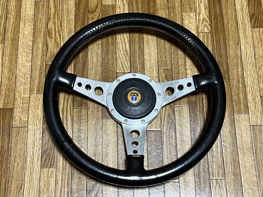 ＊*＊様 Moto-Lita ステアリングホイール 本体 ホーンボタン付 モトリタ用 アルミホーンボタン(エアバック付用) – ローバーミニ専門店