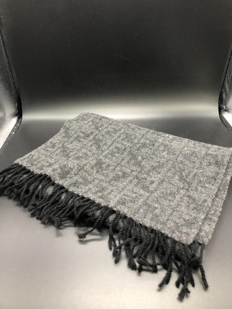 FENDI フェンディ ウール ズッカ柄 マフラー グレー 長さ164cm - メルカリ