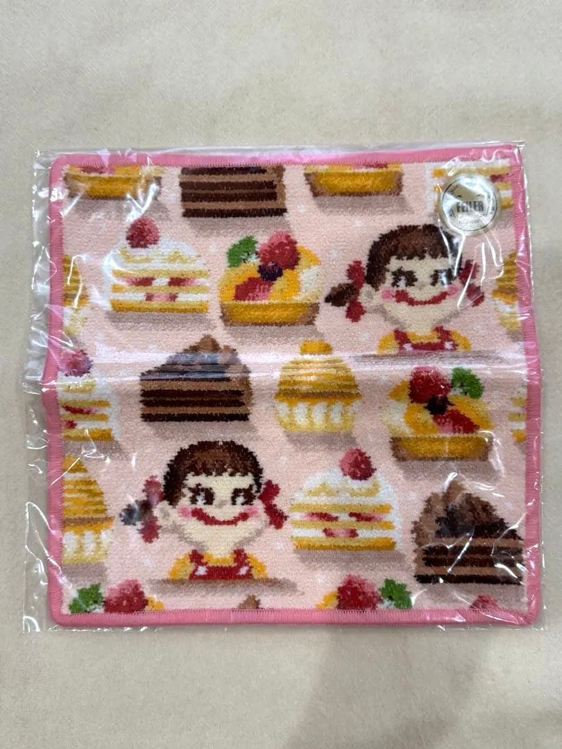 LOVERARY by FEILER 不二家のペコちゃんコラボハンカチ - メルカリ