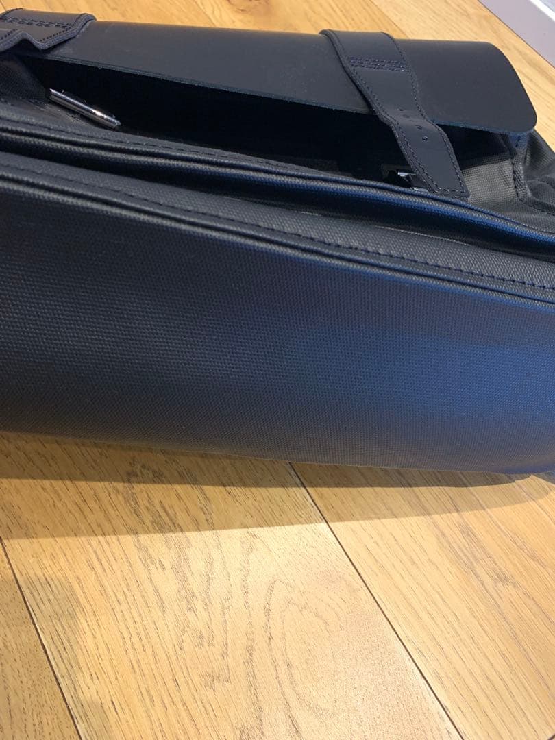 Dr. Martens Messenger Bag AD056001 ブラック - メルカリ