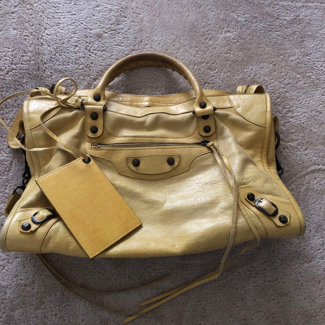 本日祝日にて値下げします！希少❗️バレンシアガ　イエロー レザー ショルダーバック バレンシアガ 2017春夏 デムナ キャリー レザー トートバッグ イエロー