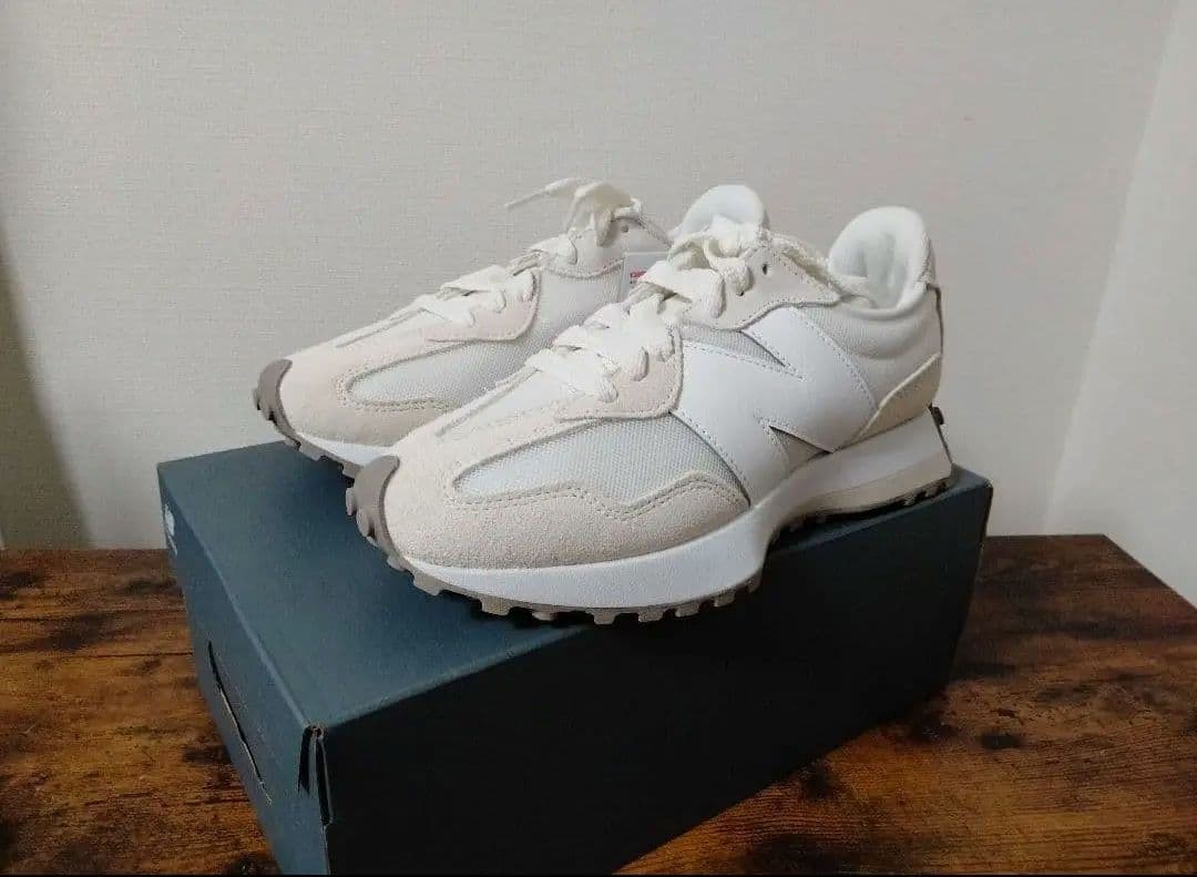 特価　新品 ニューバランス　スニーカー　U327　24.5cm　送料込