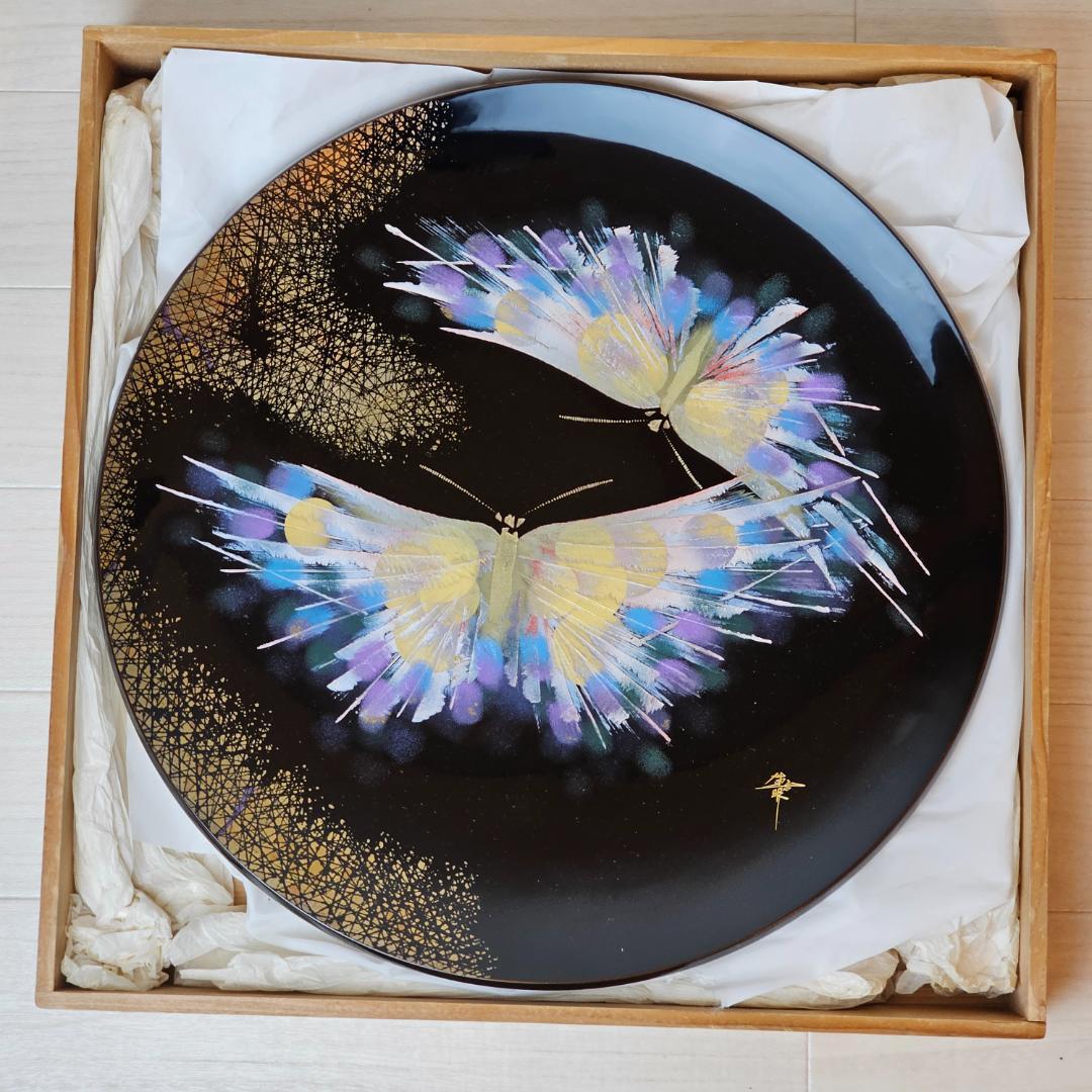 ✨美品✨ 大角弘明作 輪島塗 飾り皿 蝶 共箱入 漆器 伝統工芸 飾り皿・赤富士沈金（扇小） 49,500円（税込） | 輪島塗の塗師屋 輪島