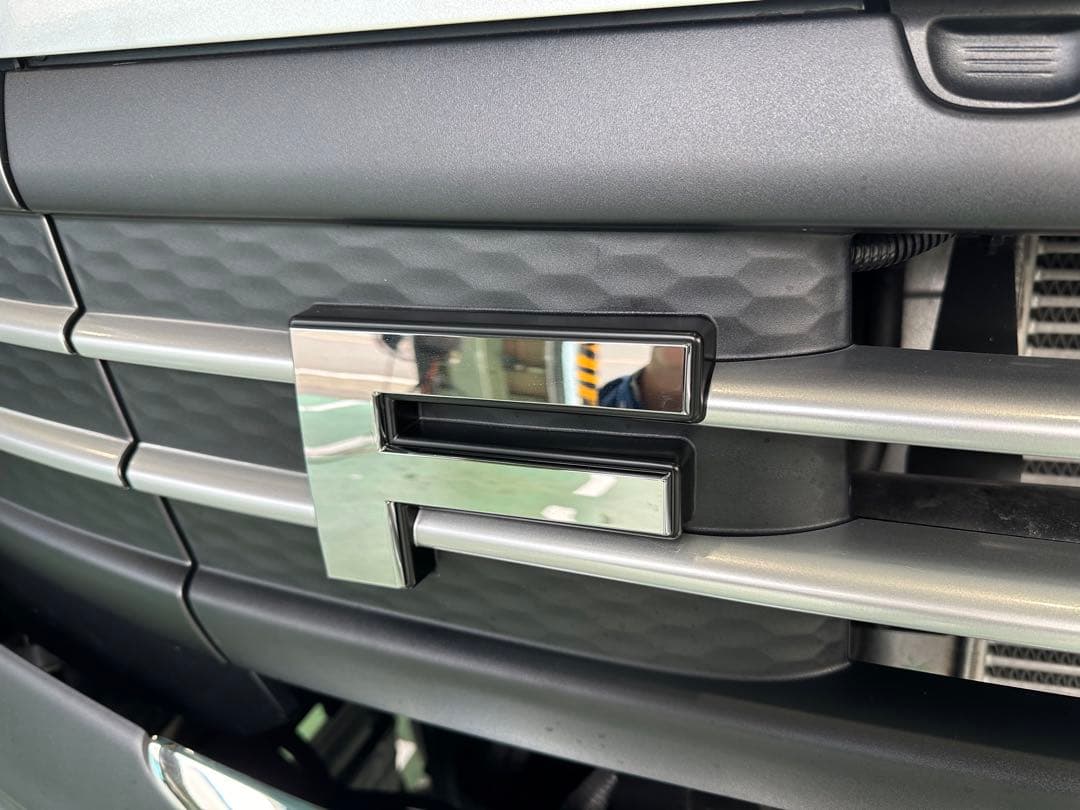 シルバー 4段グリル 新型 FUSO スーパーグレート ステッカー 出張可能