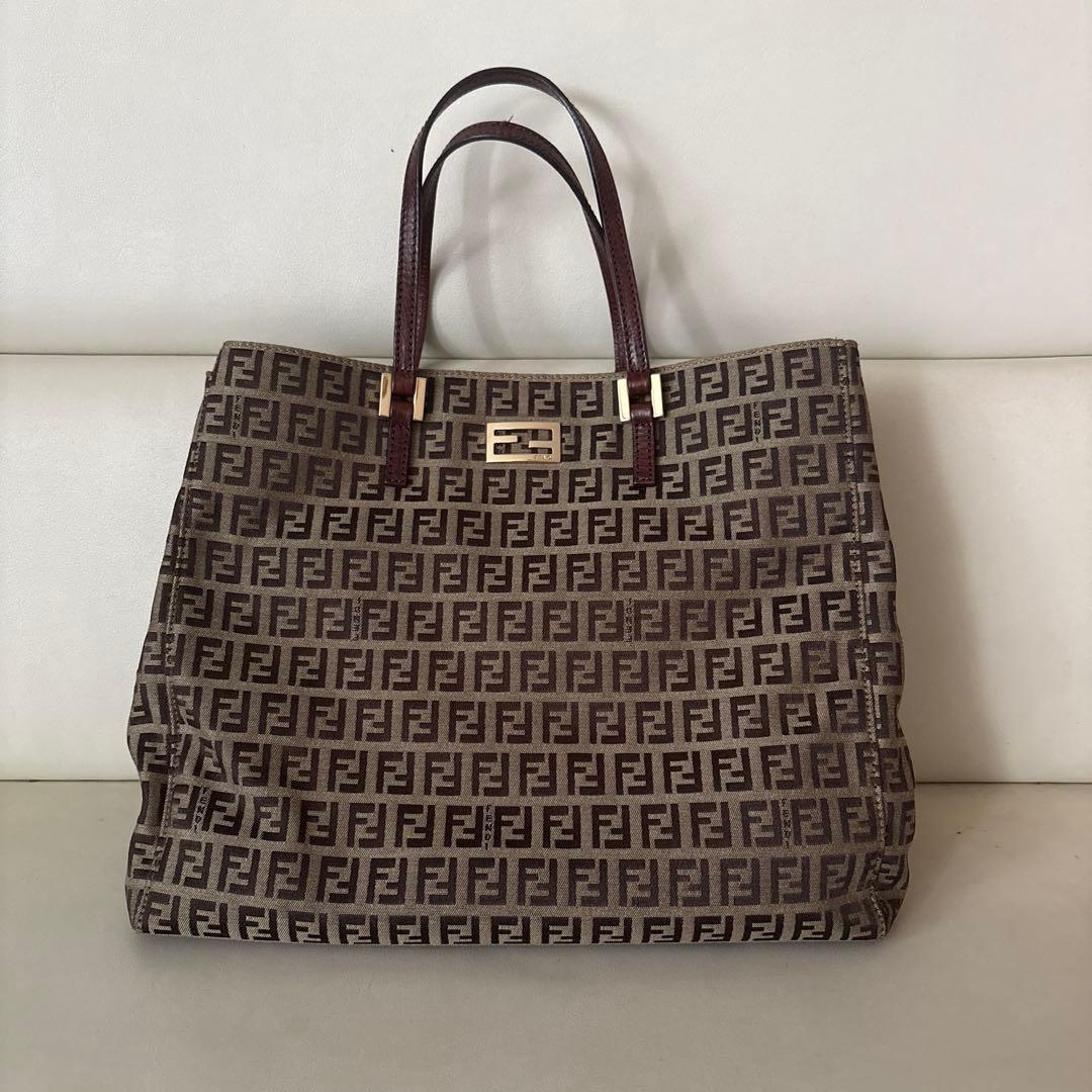Fendi FFロゴトートバッグ - メルカリ