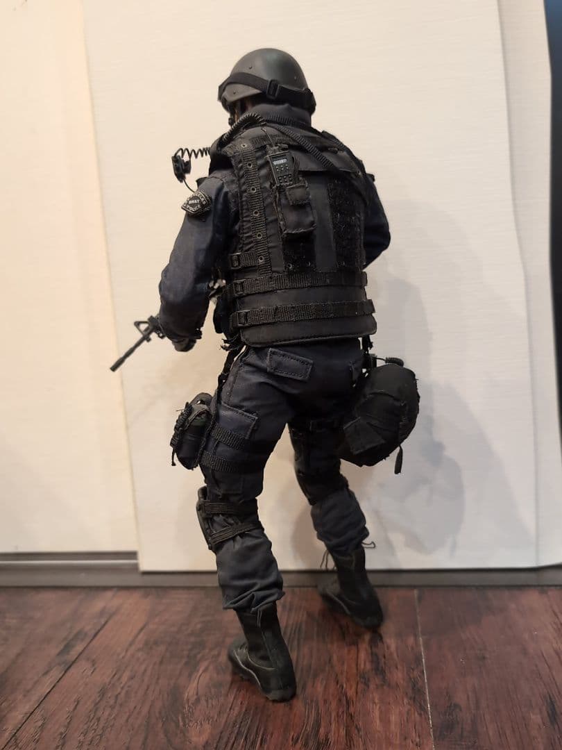 さ*ら様 ・SWAT フィギュア ・ホットトイズ ・1/6スケール - メルカリ