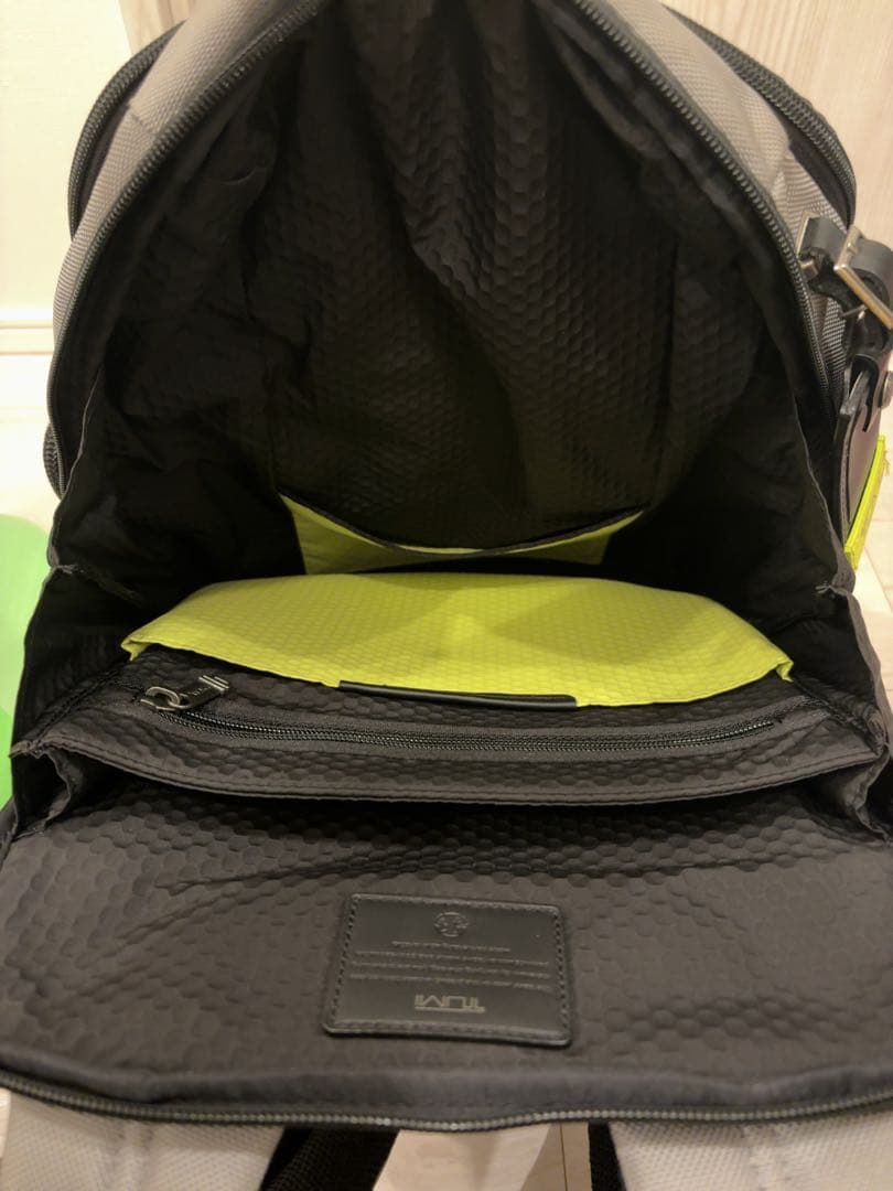 tumi】【トゥミ】リフレクター付きグレー×イエロー ビジネスバッグ