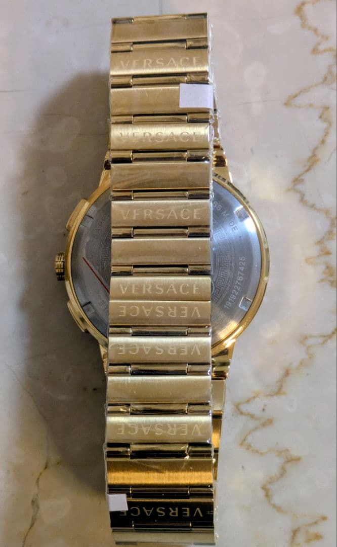 新品 VERSACE メンズ 腕時計 ゴールド VEZ900421 グレカ 43 - メルカリ