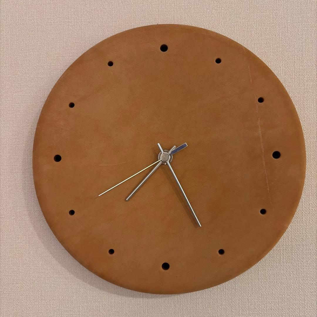 エンダースキーマ　FRAMA レザー製丸型時計 エンダースキーマ〉と北欧のデザインスタジオ〈FRAMA〉がコラボ｜小西