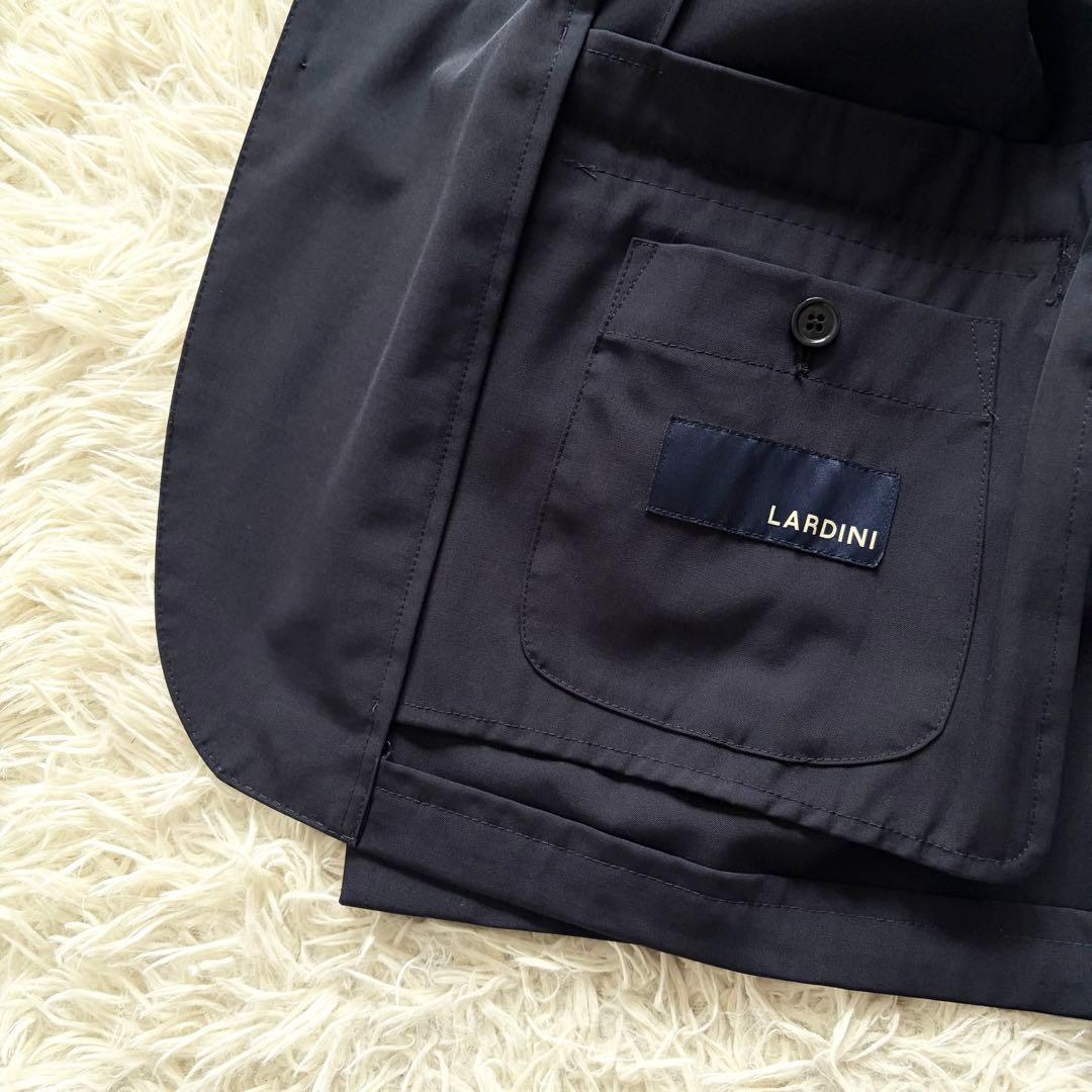 LARDINI Easy wearネイビー スーツ 収納袋付き LARDINI easy wear 気取らずさらり、と着こなせるパッカブルスーツ
