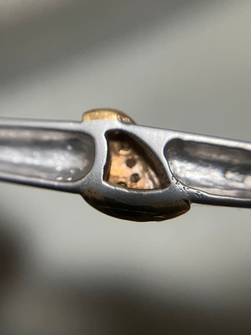 ブローチ 刻印750 石付き 3.56g