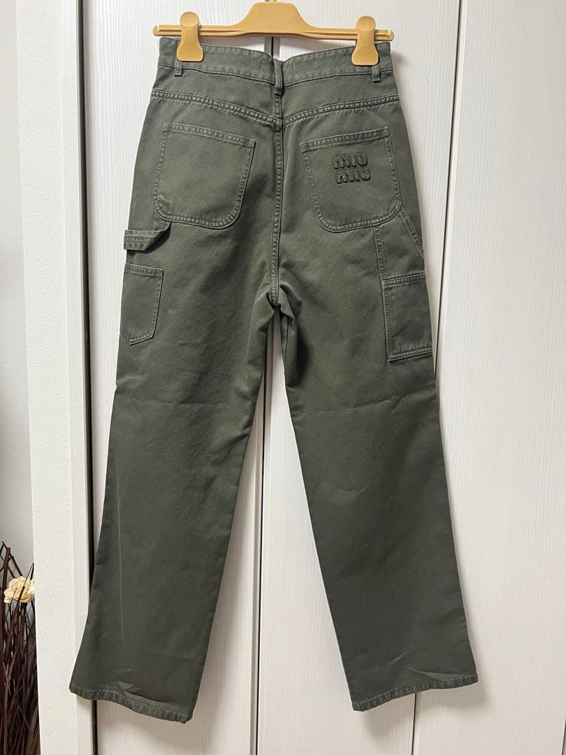 新品タグ付き MIUMIUカーゴパンツ 36値下げ不可 - メルカリ