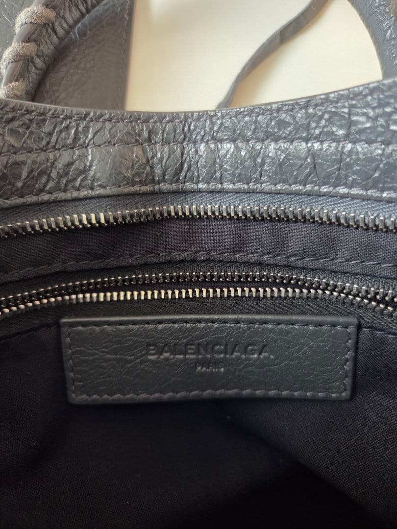 バレンシアガ クラシックシティ レザー グレー ミラー付き 2way - メルカリ