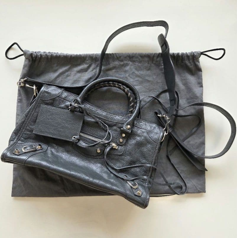 バレンシアガ クラシックシティ レザー グレー ミラー付き 2way - メルカリ