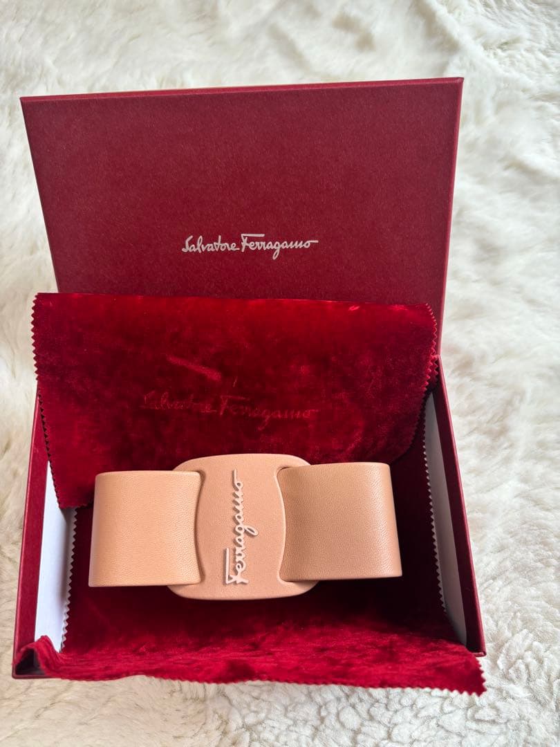 Ferragamo ベージュ ヘアアクセサリー 楽天市場】フェラガモ ヘアアクセサリー FERRAGAMO ヴィヴァ ボウ