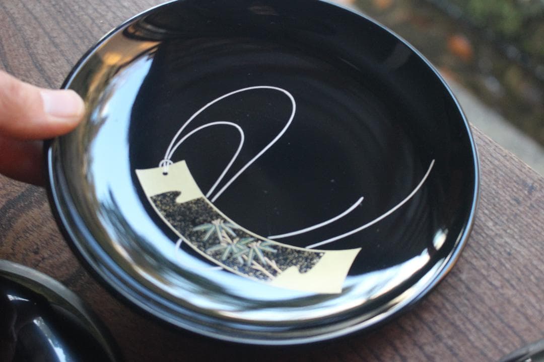 デッドストック！極上黒漆に優美な短冊蒔絵の映える銘々皿6点（