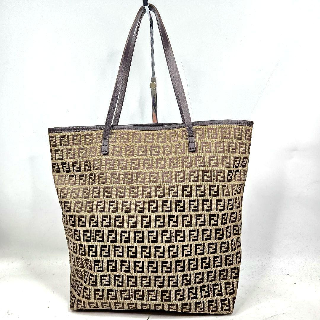 極美品 FENDI トートバッグ ズッカ柄 A4収納可能 極美品 FENDI トートバッグ ズッカ柄 A4収納可能
