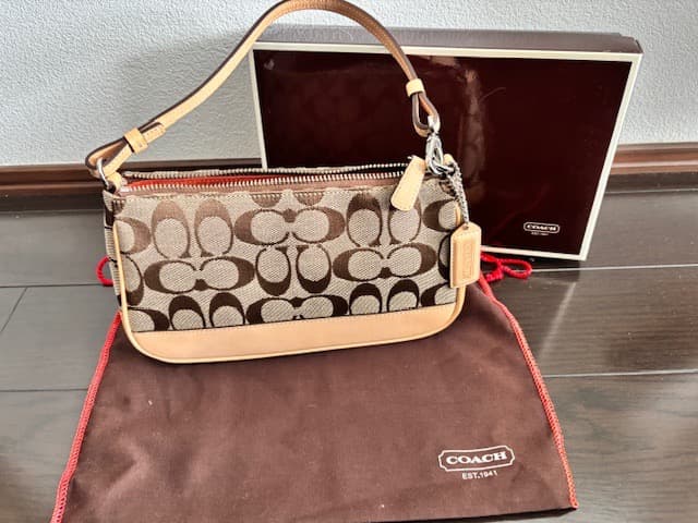 美品箱付き】COACH コーチ シグネスチャー アクセサリーポーチ 6094