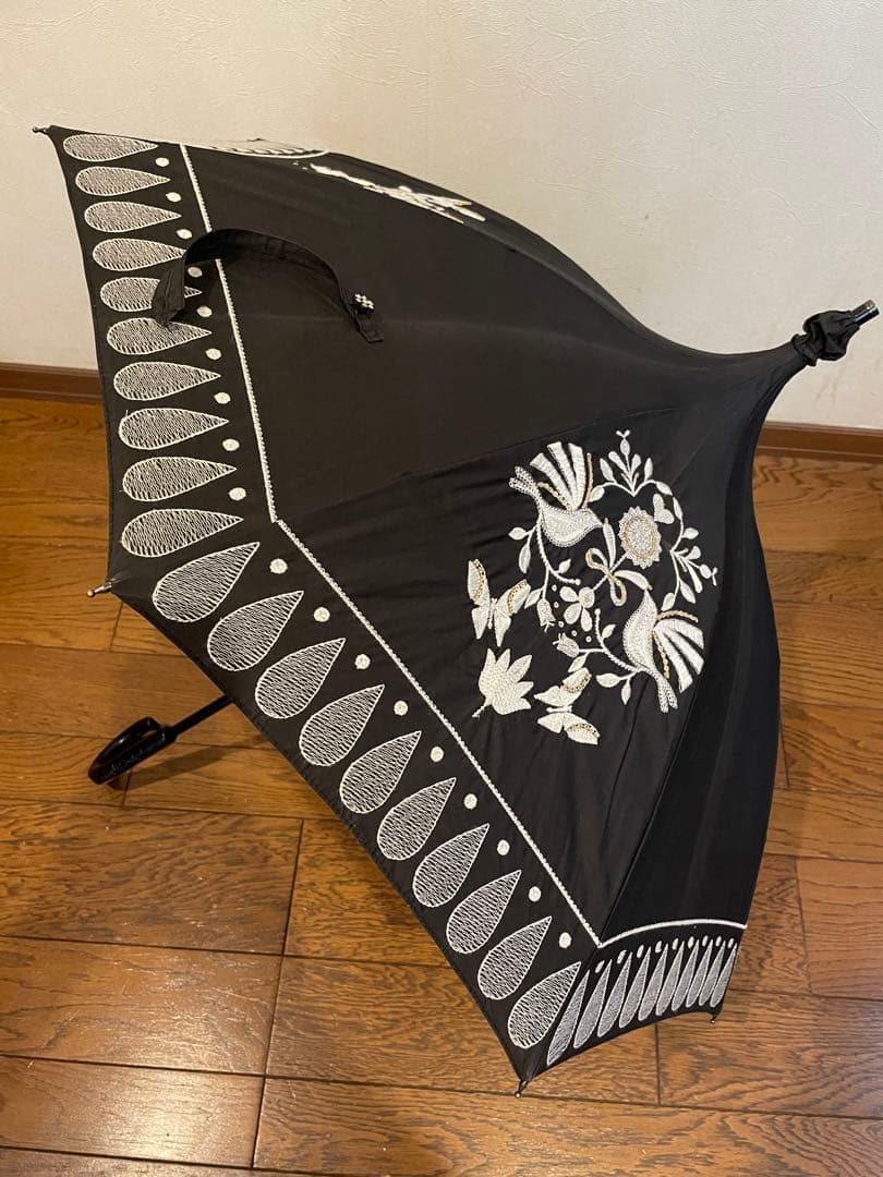 ANNA SUI アナ・スイ 刺繍パゴダ日傘 - メルカリ