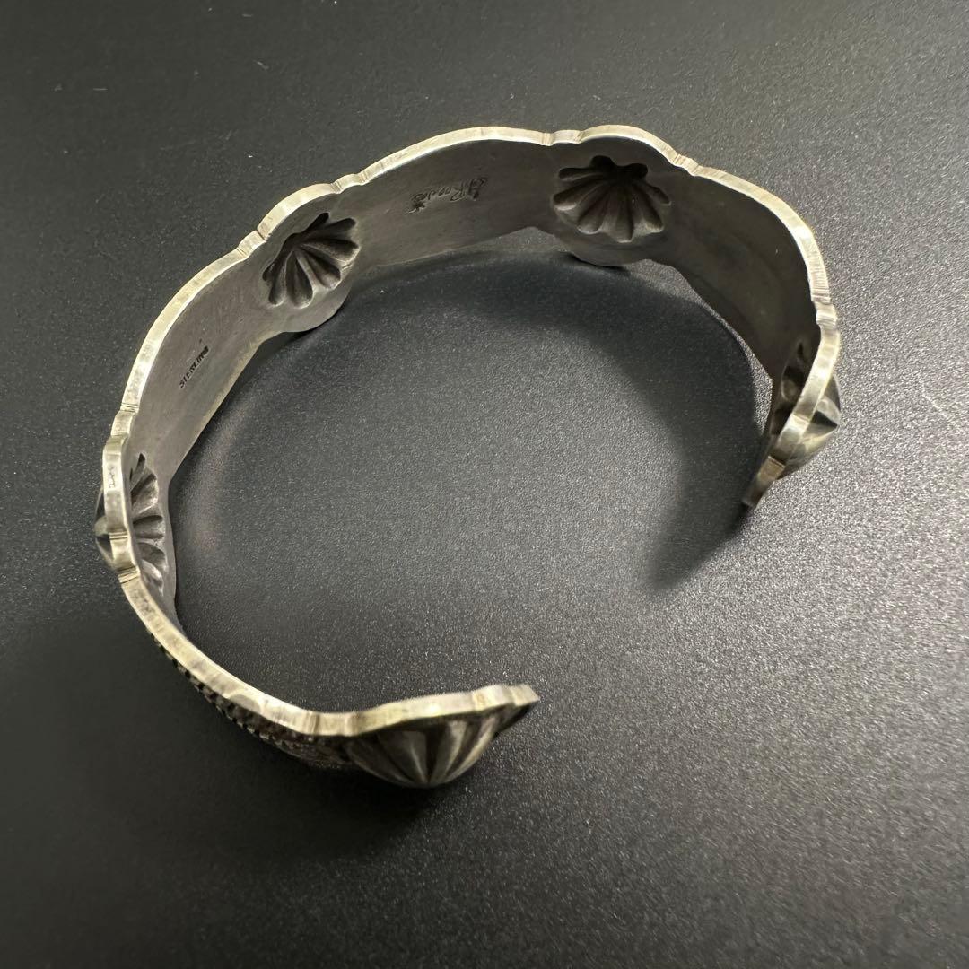 Navajo Gary Reeves 5連コンチョ スタンプワーク バングル - メルカリ