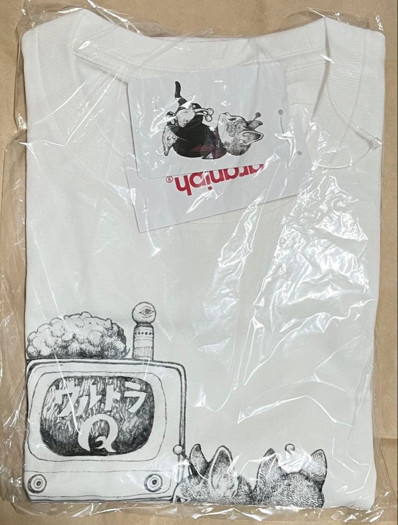 グラニフ ヒグチユウコ ウルトラマン 半袖Tシャツ テレビの前に集合 L