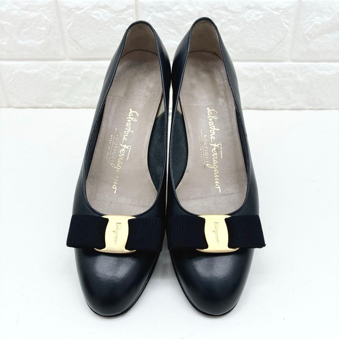 フェラガモ ゴールド金具 ヴァラ リボン パンプス ネイビー 6.5B レザー