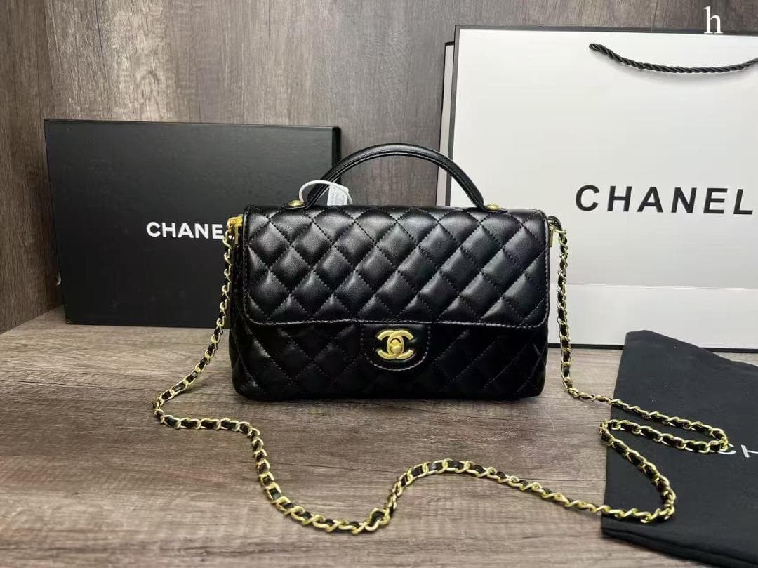 CHANEL ブラック キルティング ショルダーバッグ - メルカリ
