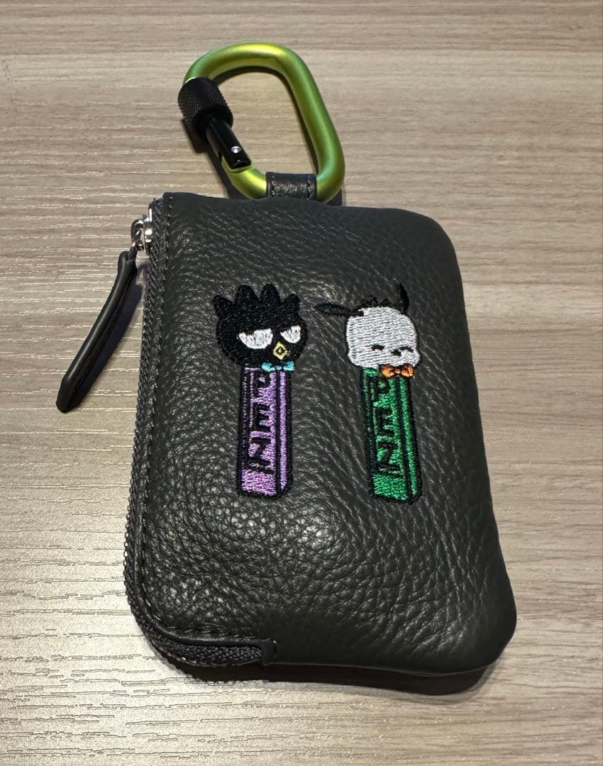イヤパピオネ はぴたんぶい×PEZ×ear パスキーケース グレー カラビナ
