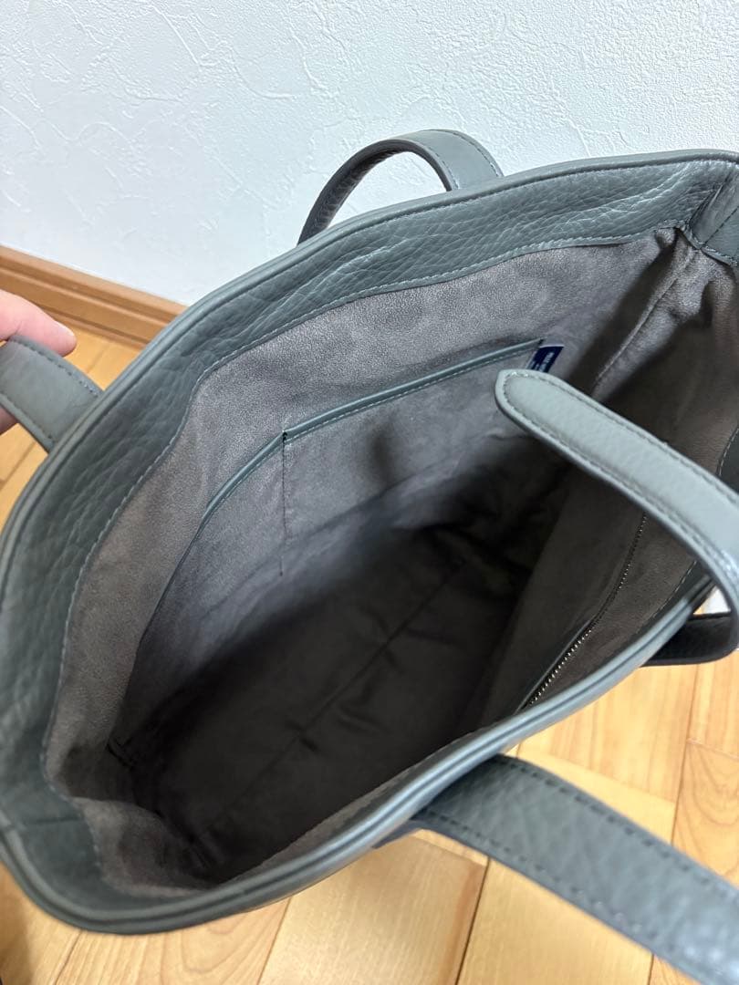 ペッレモルビダ チャコールグレー スリムレザートートバッグ 未使用