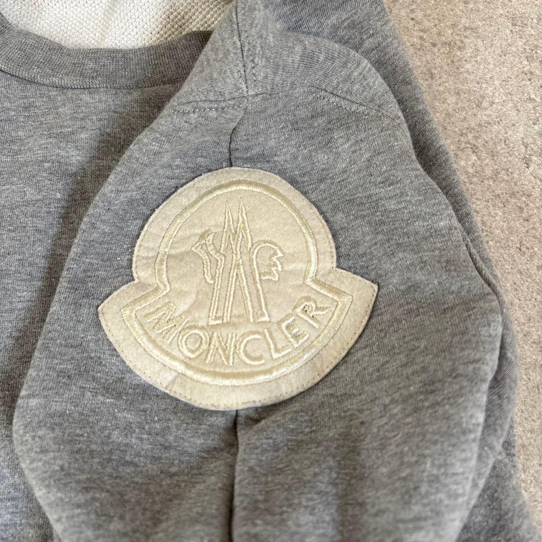 美品 MONCLER モンクレール ロゴワッペントレーナー XSストーン グレー