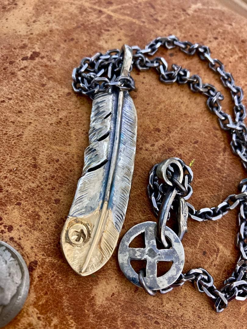 ゴローズ 先金特大フェザー イーグルフック細角チェーン 金付