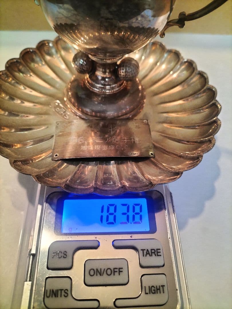 銀製トロフィーと花弁型皿セット - メルカリ