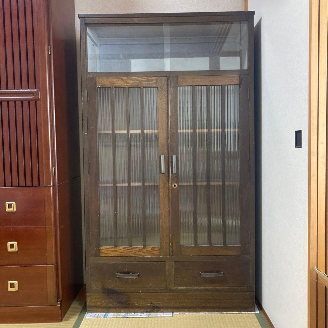 昭和レトロ　木製ガラス扉付き本棚 モールガラス扉の昭和レトロ本箱｜収納力と美しさを兼ね備えた