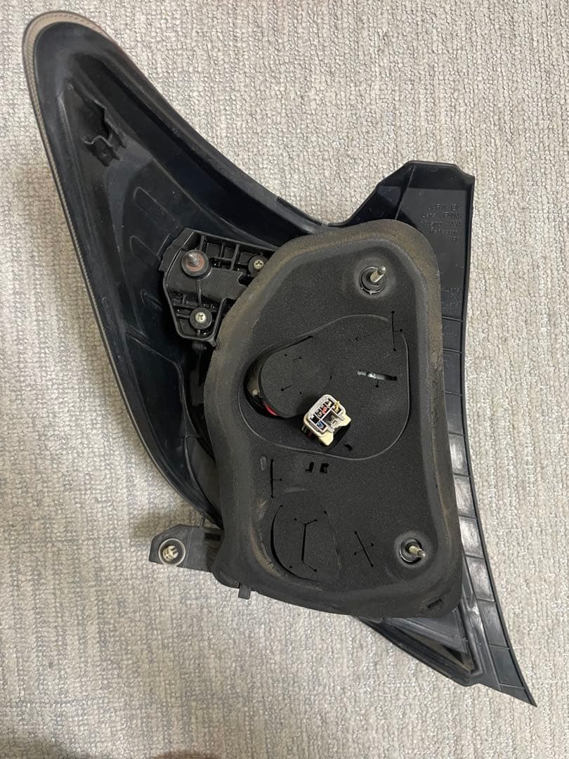 NCP131ヴィッツGRスポーツ純正LEDテールライト - メルカリ