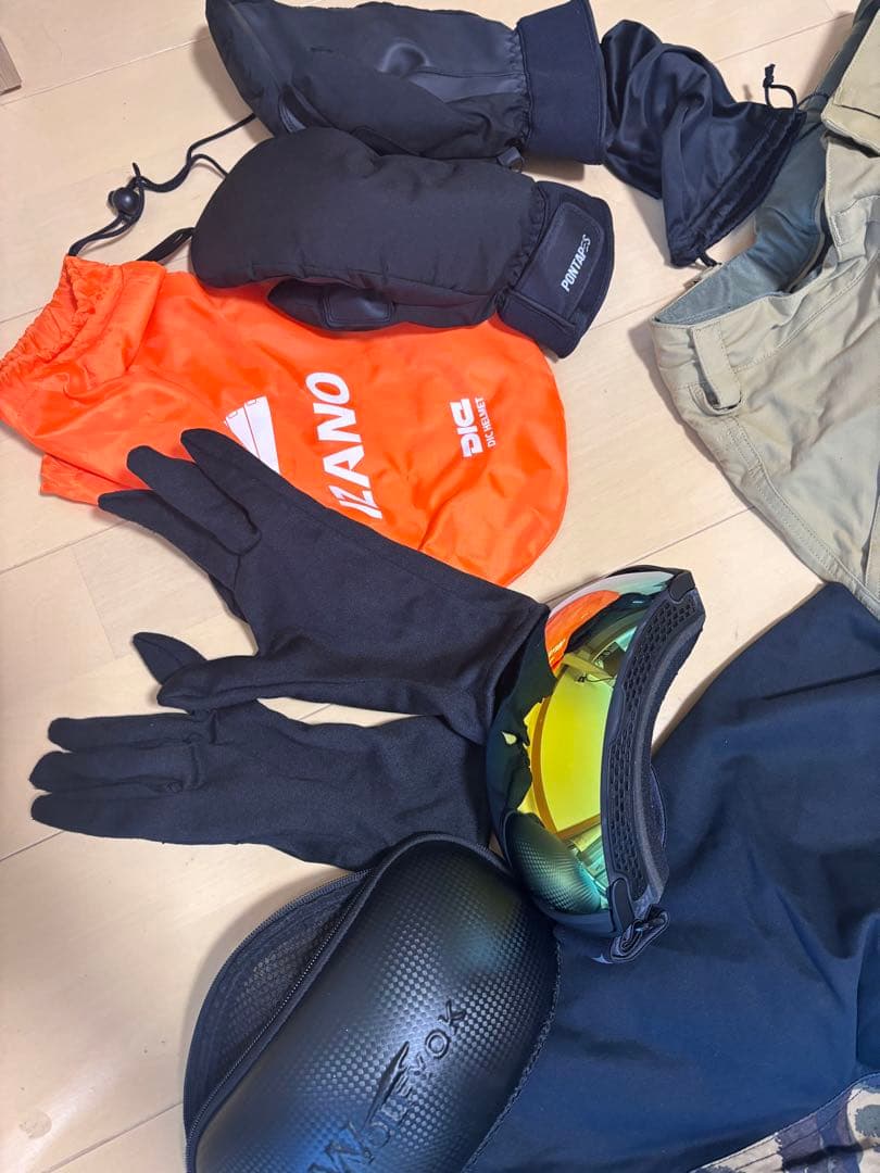 T*I様 BURTON 迷彩ジャケットとスノーボードウェア、ゴーグル、グローブ4