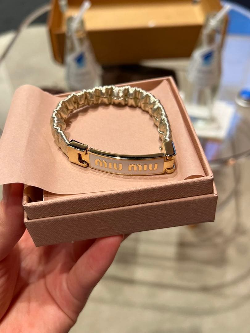 MIUMIU ブレスレット 白 ゴールド ミュウミュウ - メルカリ