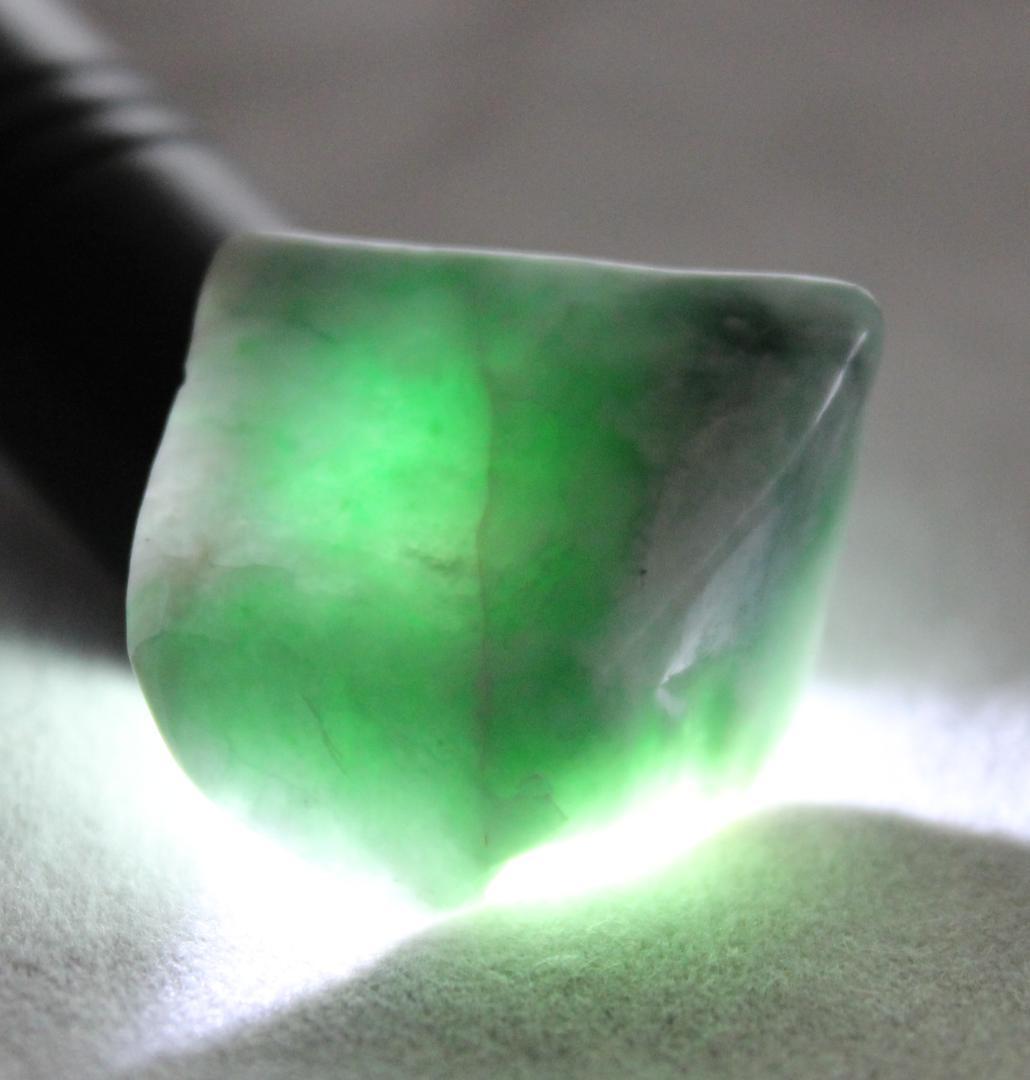 ［お菓子みたいな美翡翠］糸魚川翡翠 原石 タンブル 8.9g