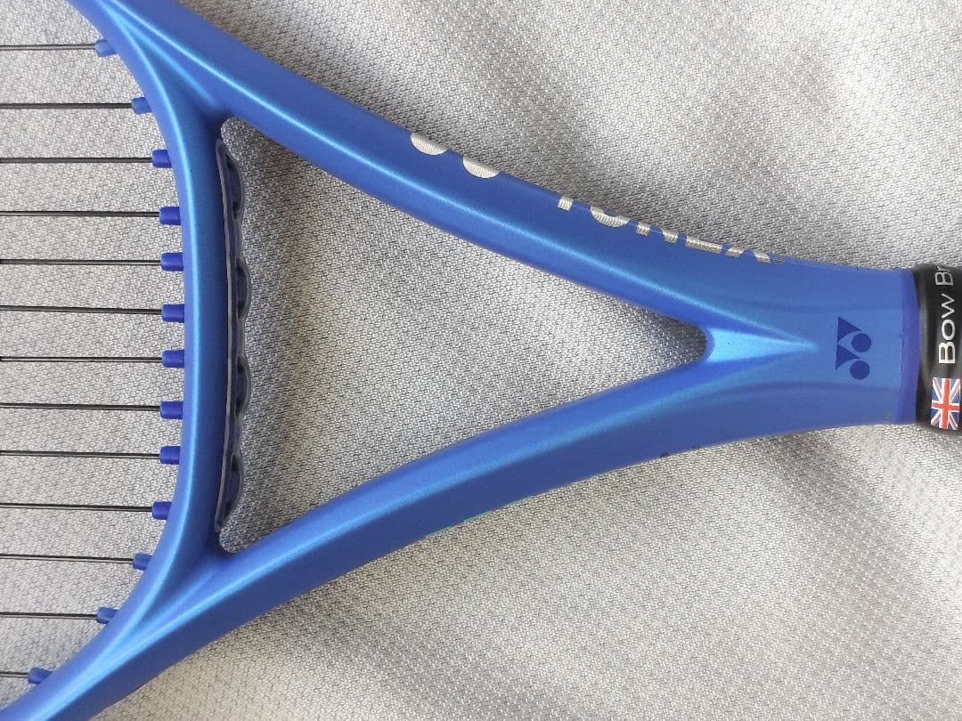 EZONE98（シューズケース新品付） YONEXイーゾーンテニスラケットG2