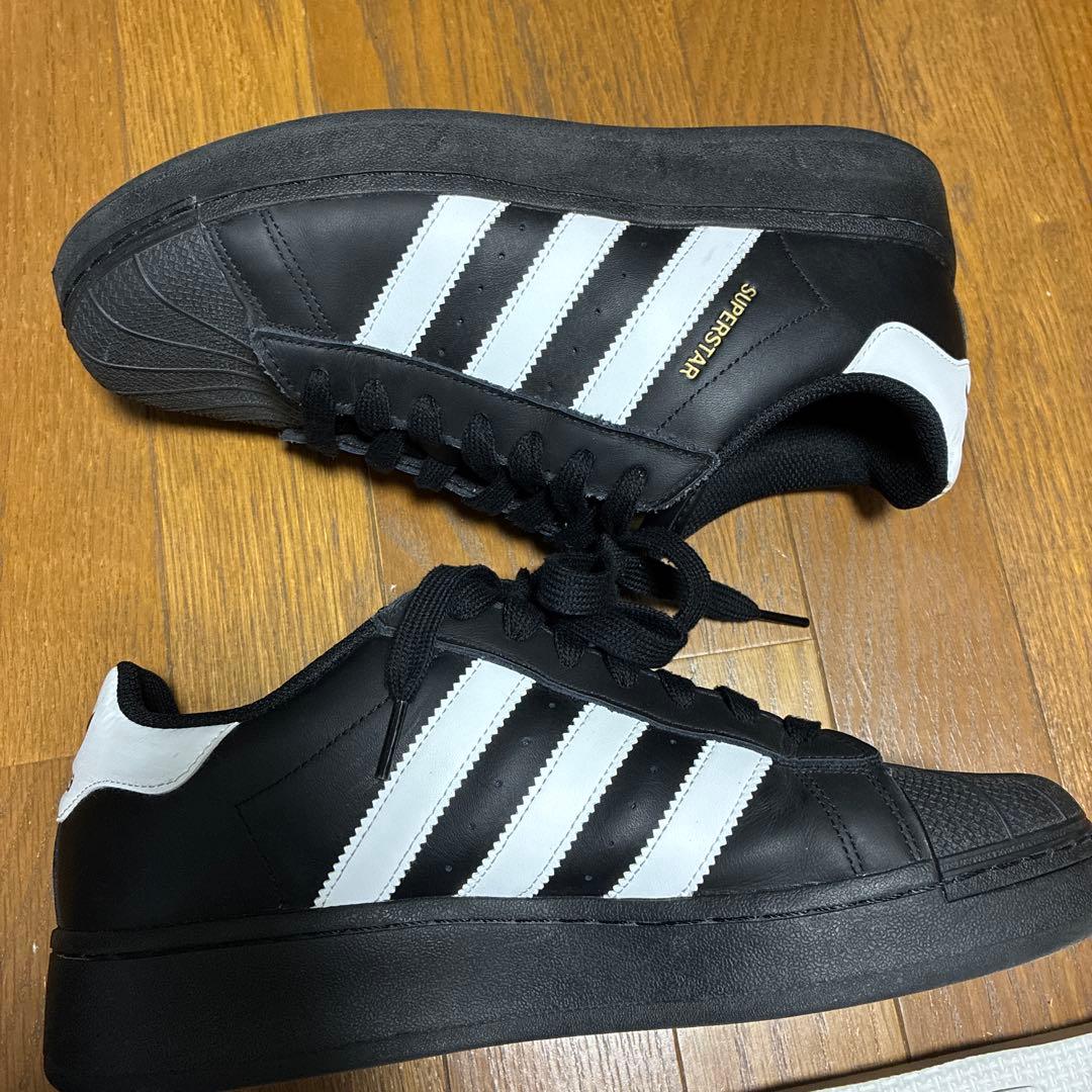 常田大希着用 adidas SUPERSTAR XLG スーパースター ブラック - メルカリ