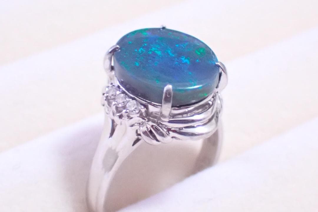 ブラックオパール　指輪　3.02ct　脇石ダイヤ　0.09ct　10.5号
