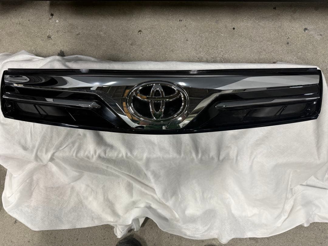 トヨタ ルーミー フロントグリル メッキ ルーミー ROOMY 専用 フロントグリル ガーニッシュ 1PCS 簡単取付